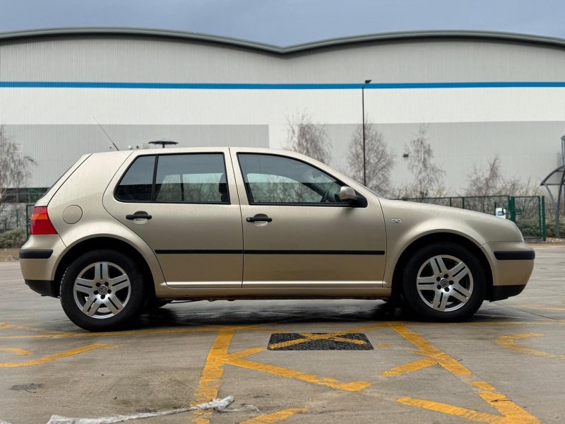 VOLKSWAGEN GOLF