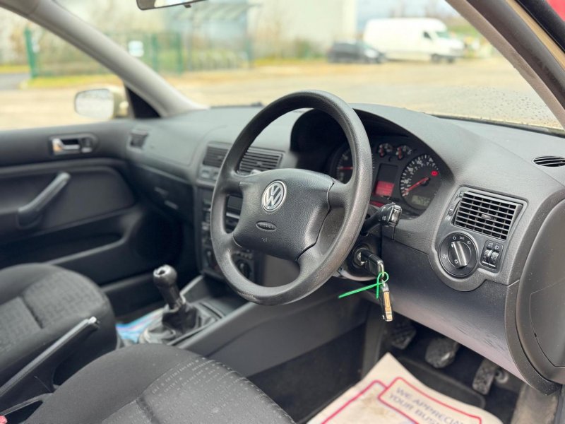 VOLKSWAGEN GOLF