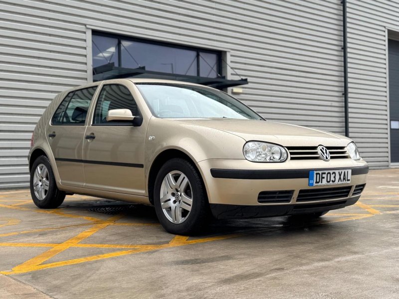 VOLKSWAGEN GOLF