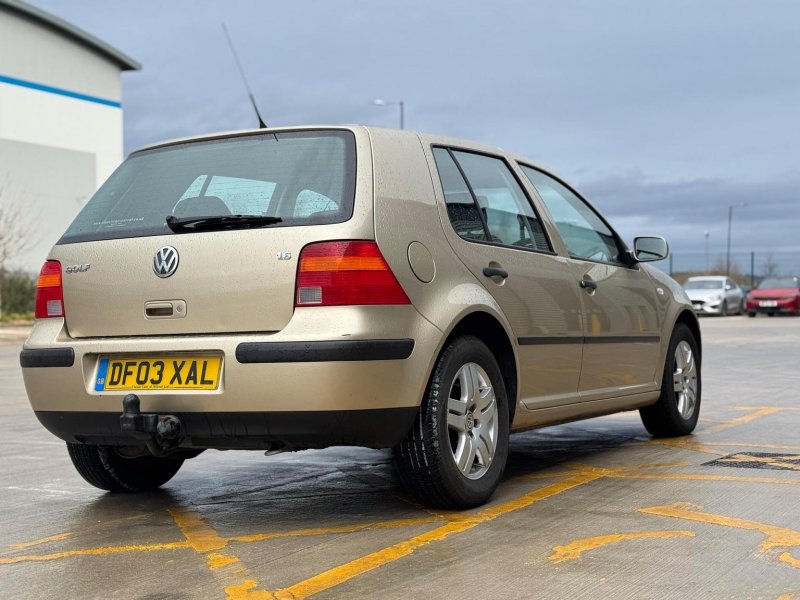 VOLKSWAGEN GOLF