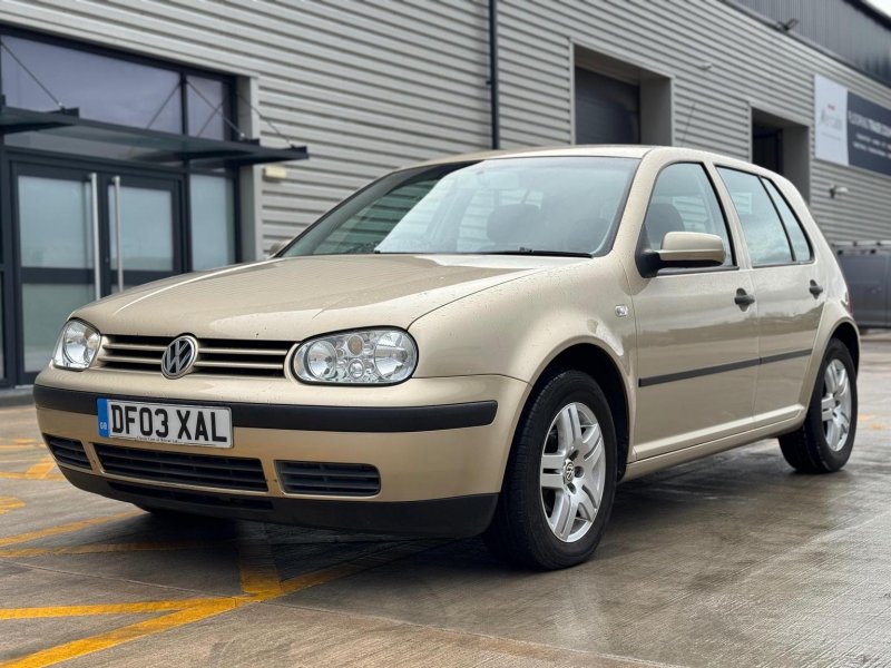 VOLKSWAGEN GOLF