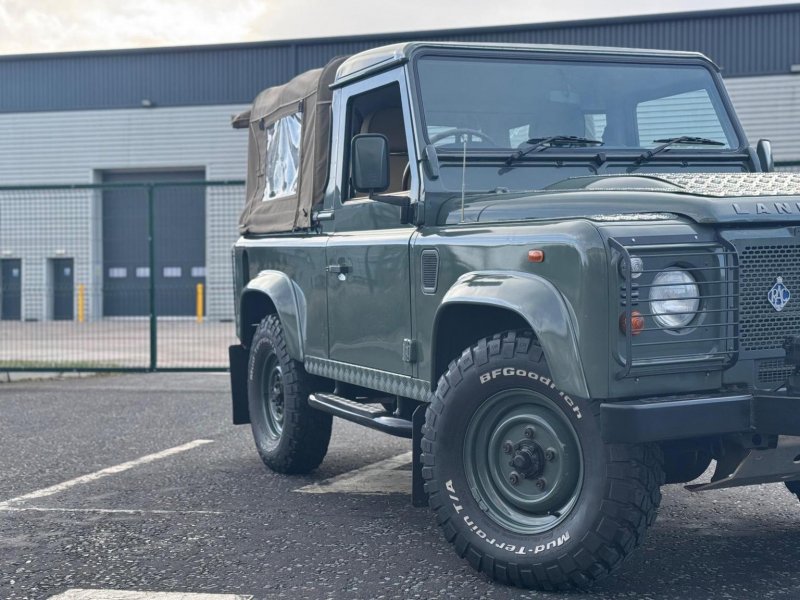 LAND ROVER DEFENDER 90