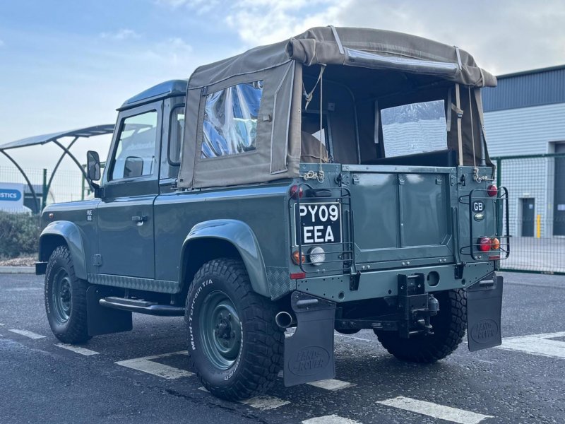 LAND ROVER DEFENDER 90