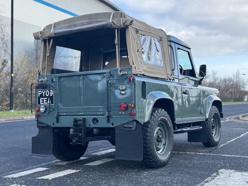 LAND ROVER DEFENDER 90