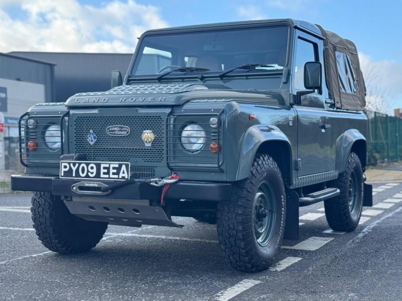 LAND ROVER DEFENDER 90