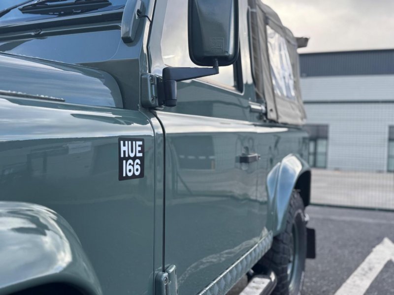 LAND ROVER DEFENDER 90