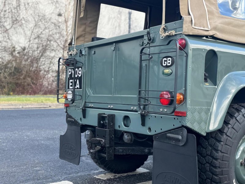 LAND ROVER DEFENDER 90
