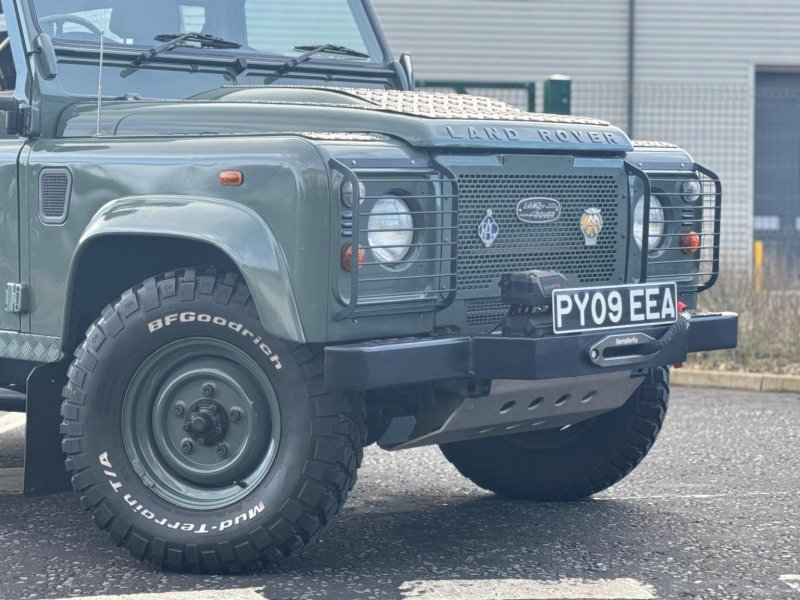 LAND ROVER DEFENDER 90