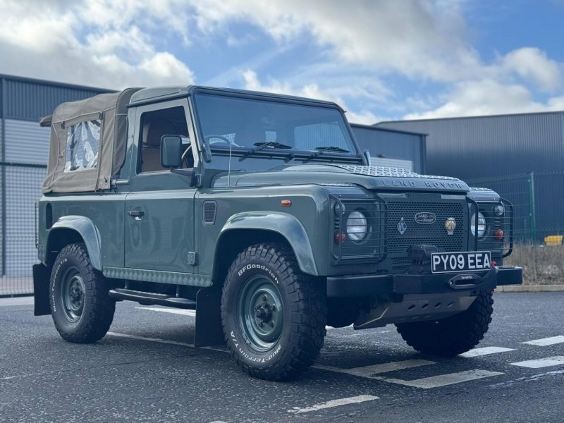 LAND ROVER DEFENDER 90