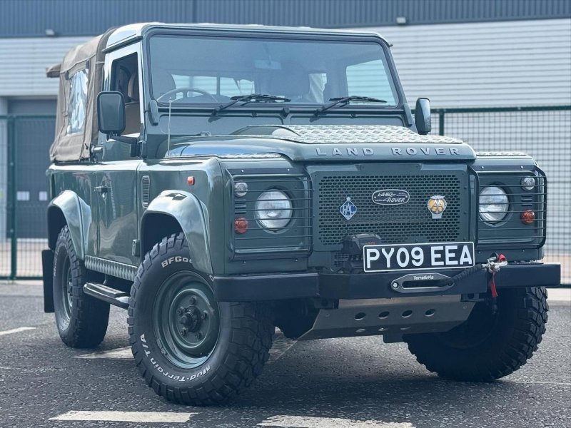 LAND ROVER DEFENDER 90
