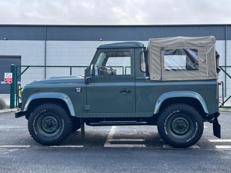LAND ROVER DEFENDER 90