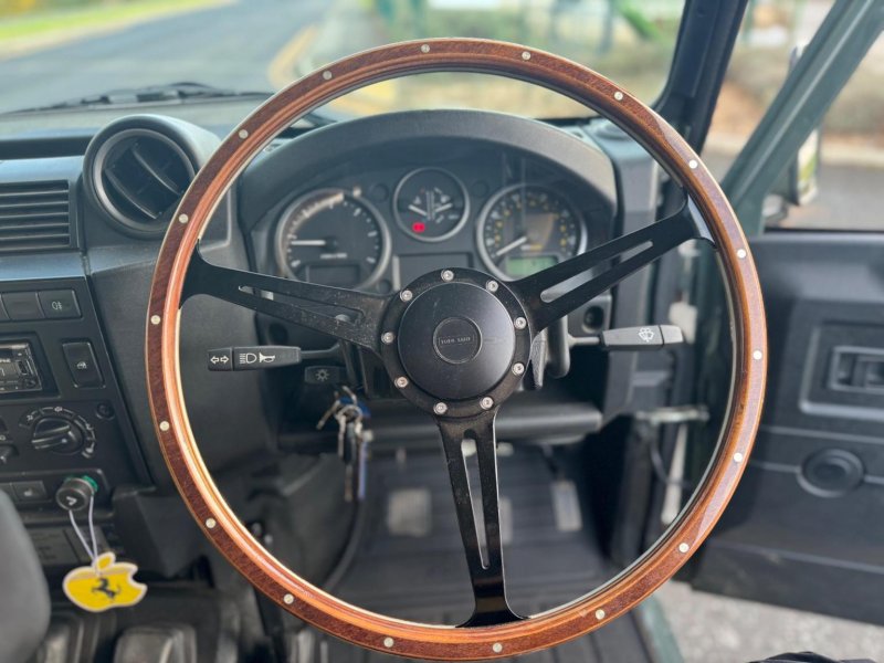 LAND ROVER DEFENDER 90