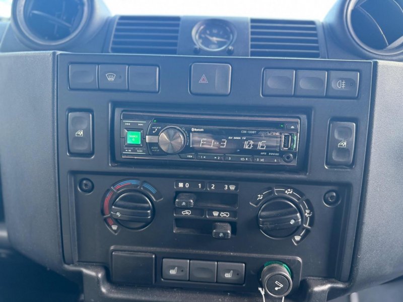 LAND ROVER DEFENDER 90