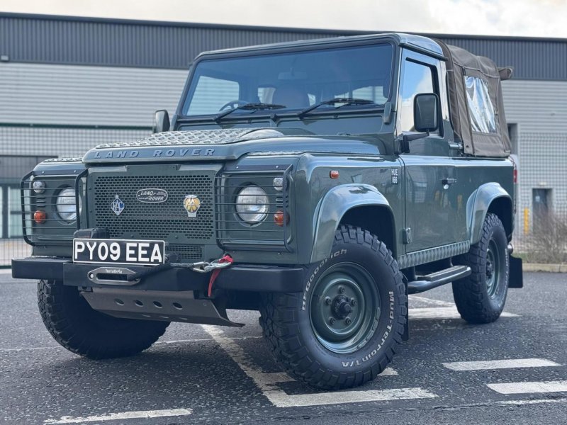 LAND ROVER DEFENDER 90
