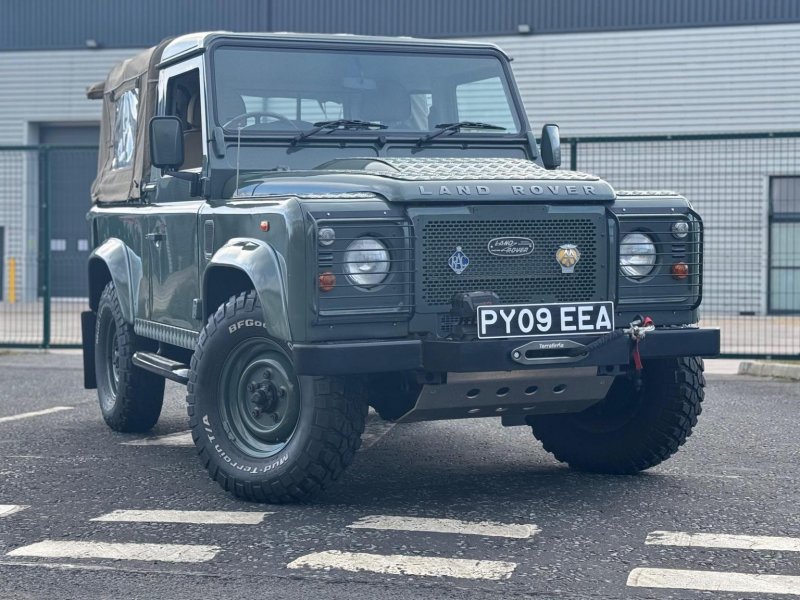 LAND ROVER DEFENDER 90