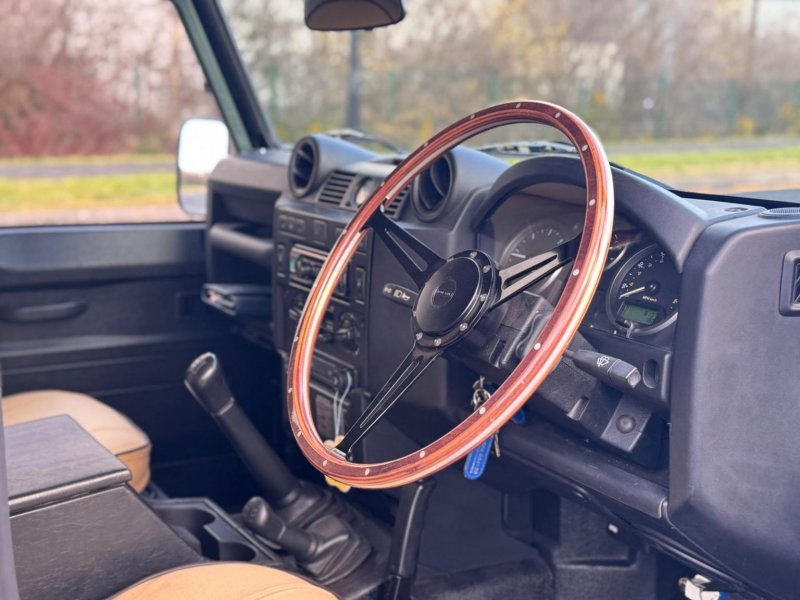 LAND ROVER DEFENDER 90
