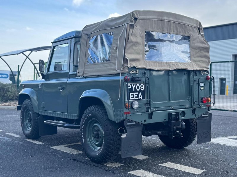 LAND ROVER DEFENDER 90