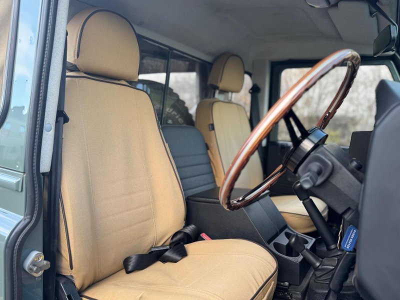 LAND ROVER DEFENDER 90