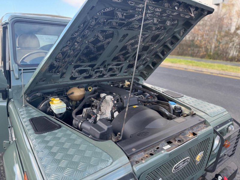 LAND ROVER DEFENDER 90