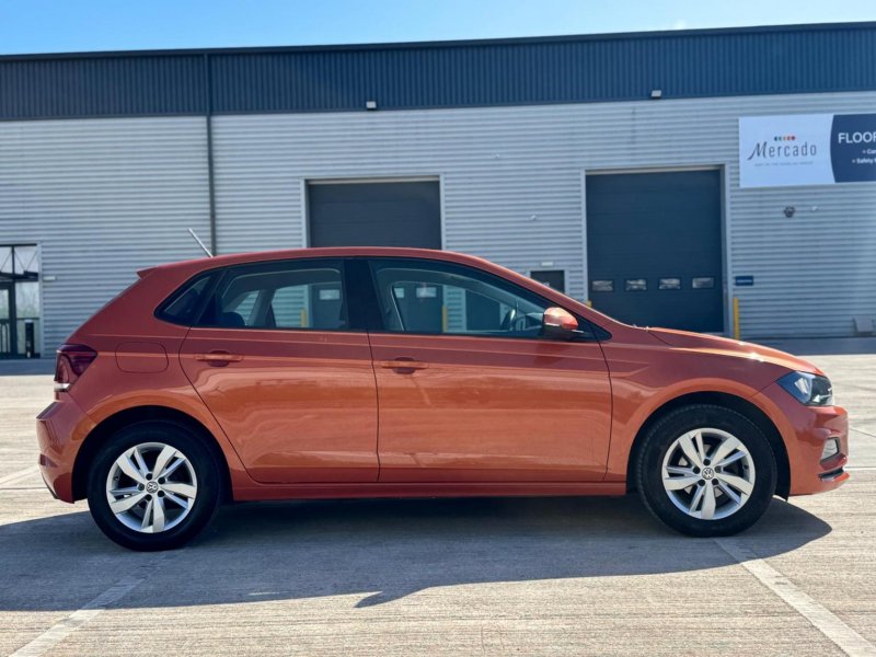 VOLKSWAGEN POLO